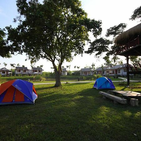 Resort Railumpoo Nakhon Sawan Exterior photo