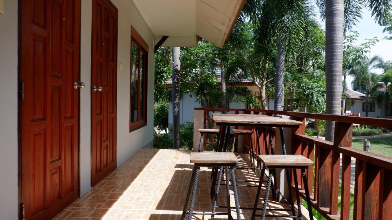 Resort Railumpoo Nakhon Sawan Exterior photo