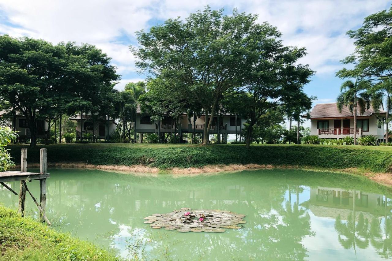 Resort Railumpoo Nakhon Sawan Exterior photo