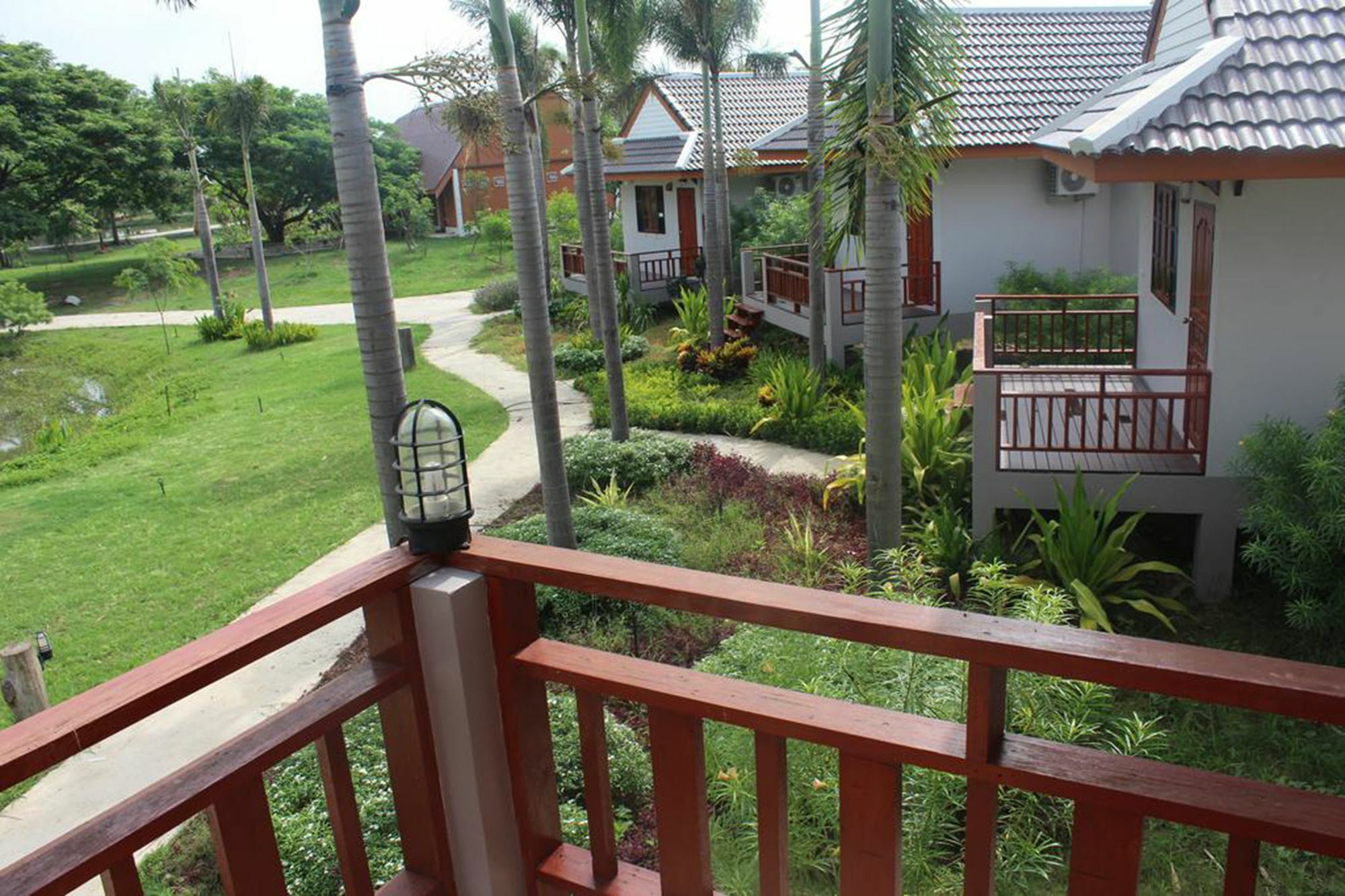 Resort Railumpoo Nakhon Sawan Exterior photo